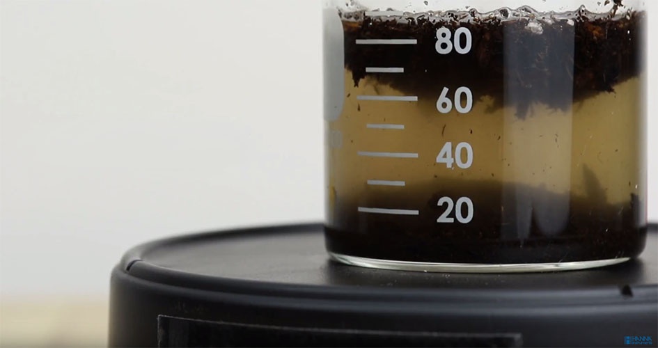 Aufschlämmung für die pH/Leitfähigkeitsmessung von Boden herstellen
